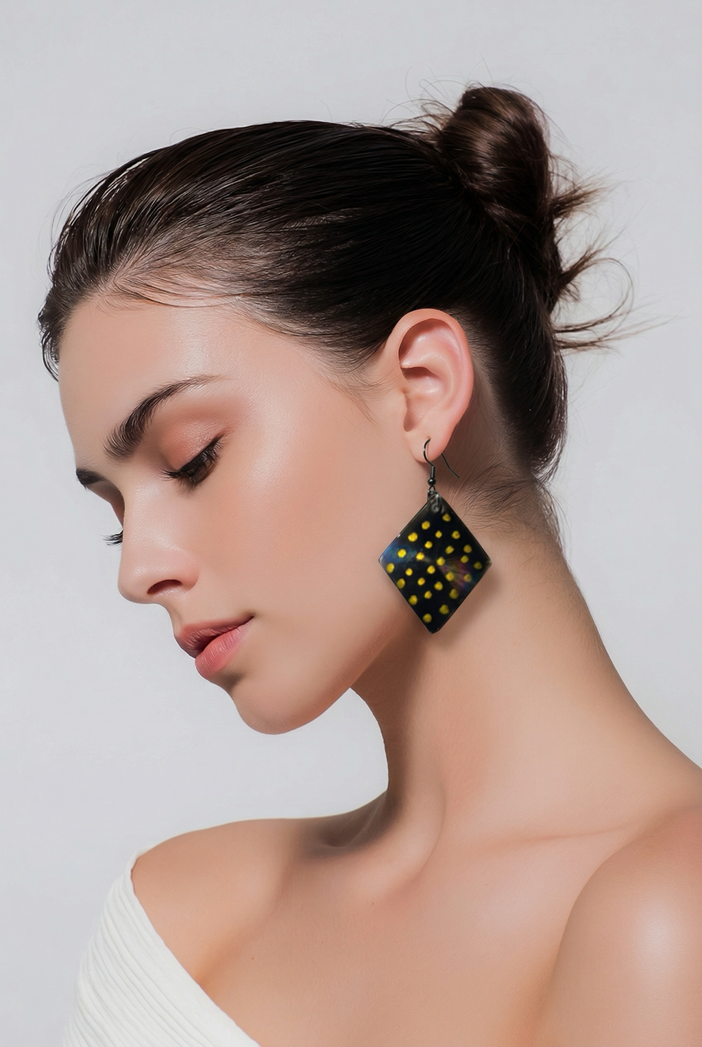 Unique. Handmade earring. One of a kind. Enjoy wearing it !     G04