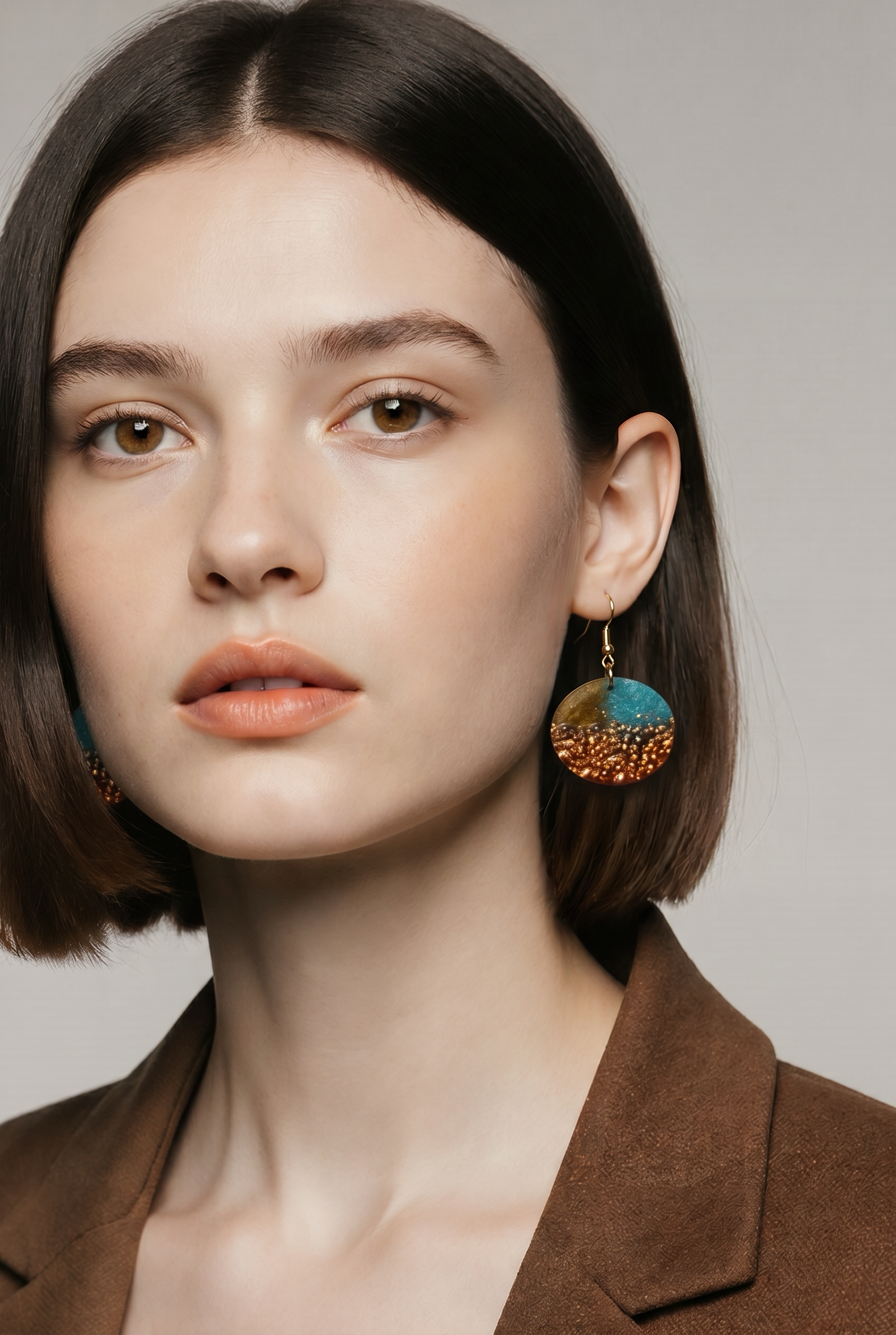 A unique hypo-allergenic earring.One of a kind. please add me in your collection !       J05