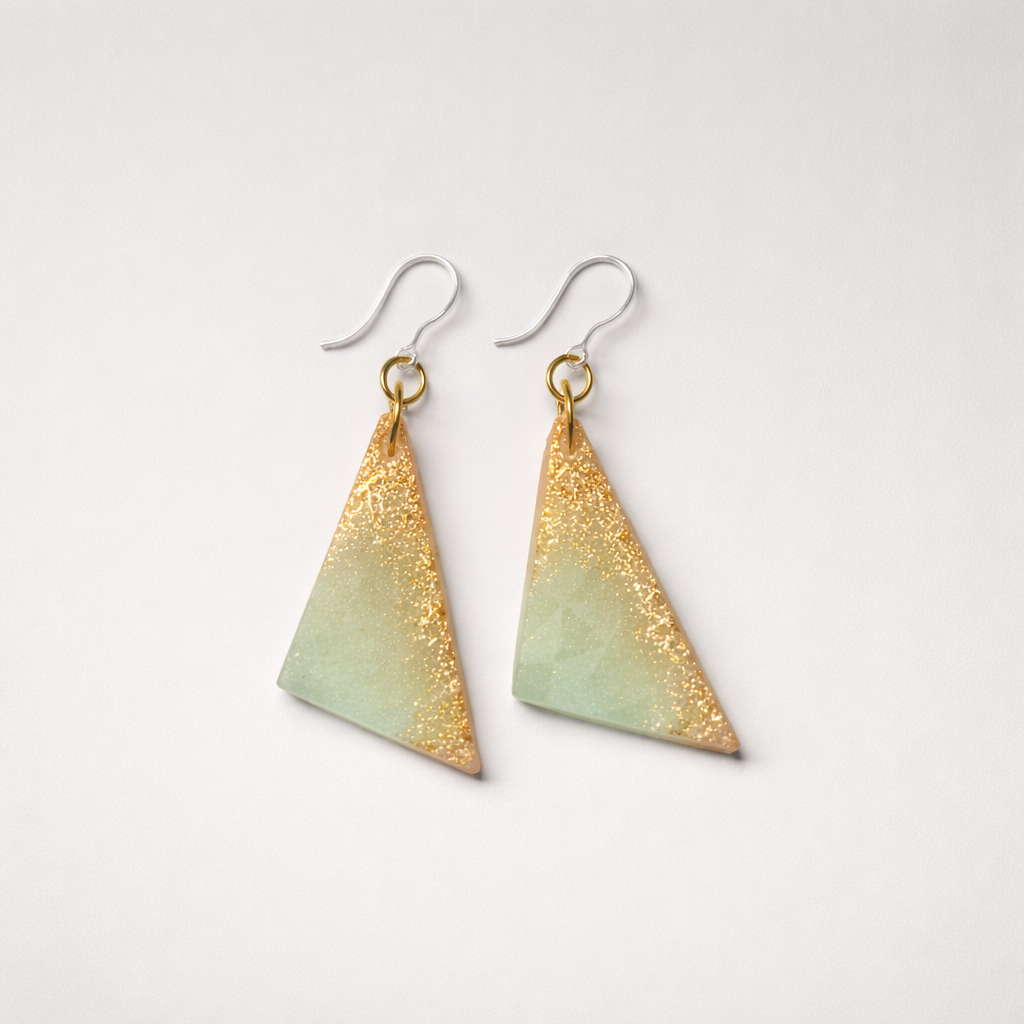 A hypo-allergenic and glow in the dark earring. One of a kind, Unique . Never to be repeated again . Let it shine on you !    K01