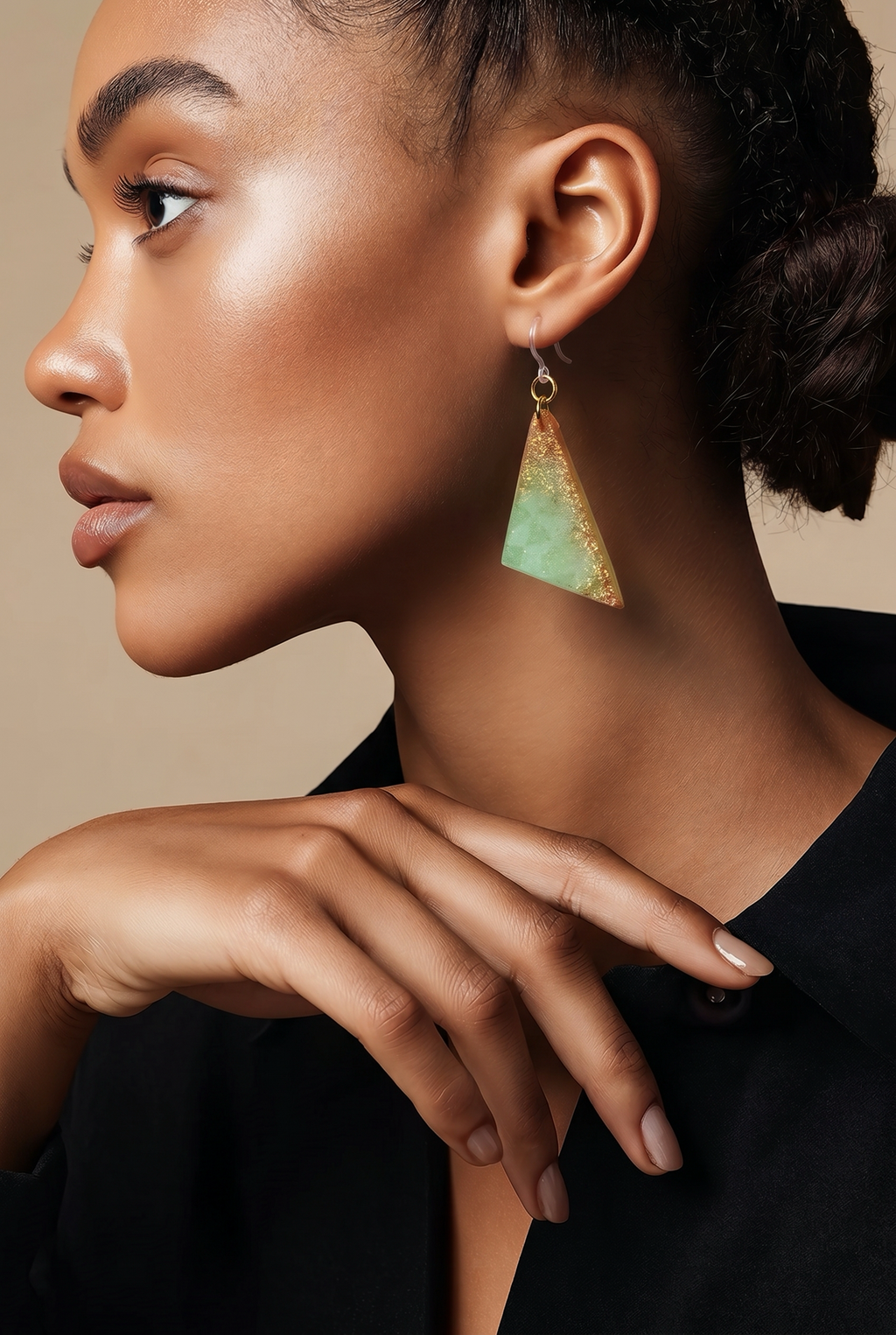 A hypo-allergenic and glow in the dark earring. One of a kind, Unique . Never to be repeated again . Let it shine on you !    K01