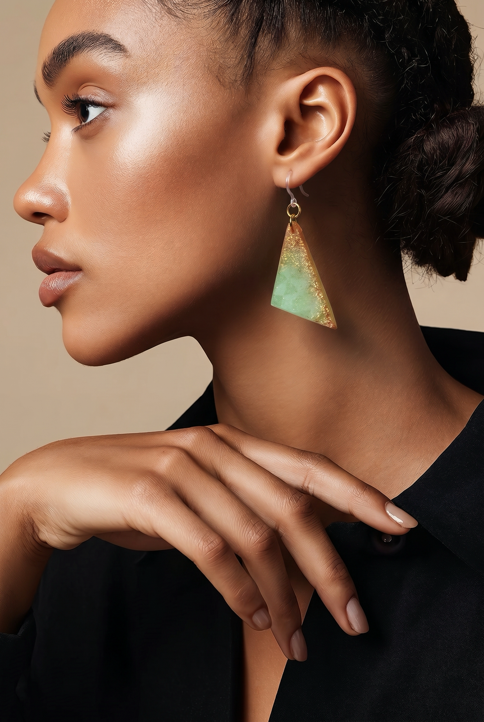 A hypo-allergenic and glow in the dark earring. One of a kind, Unique . Never to be repeated again . Let it shine on you !    K01