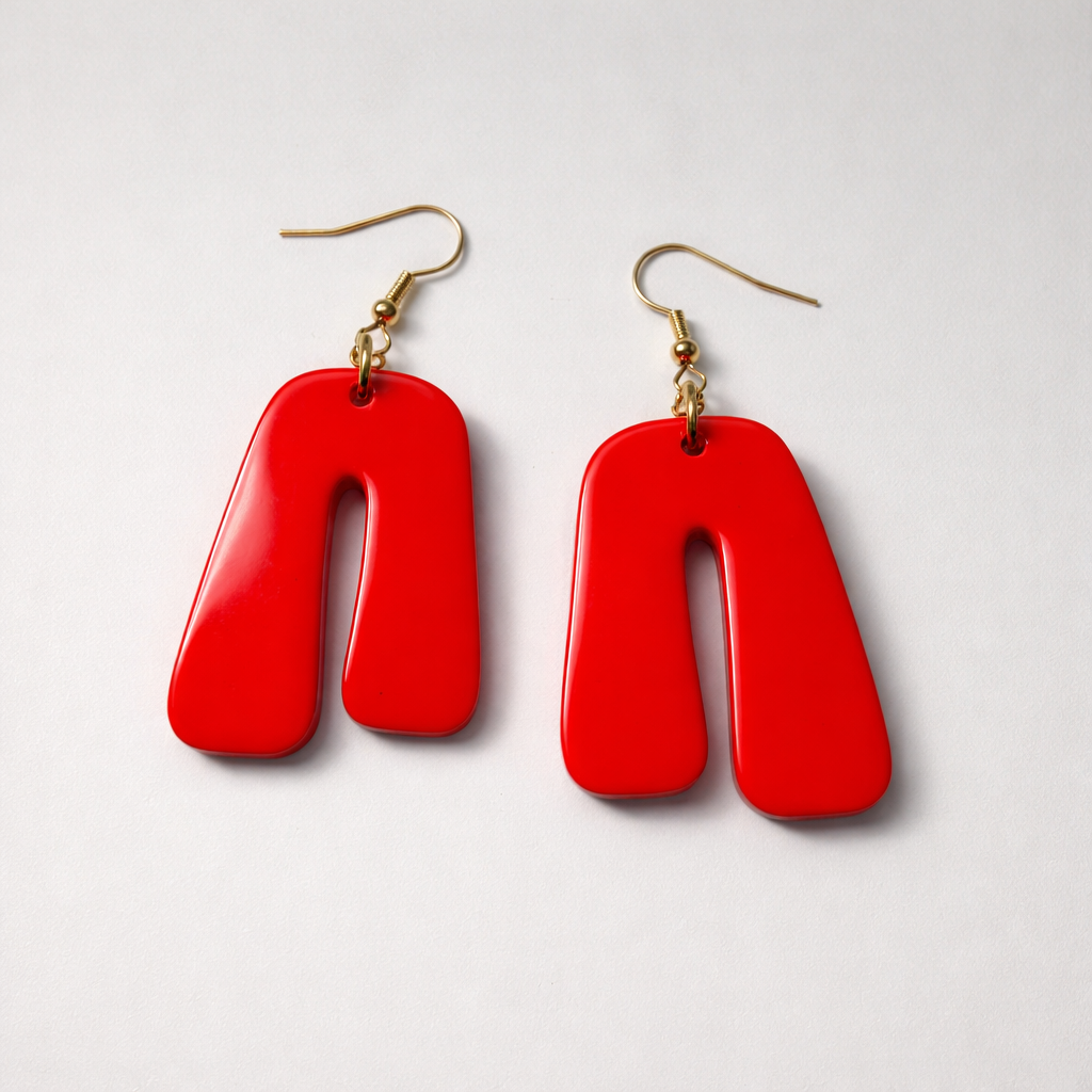 A hypo-allergenic earring. Gold plated hooks, unique, handmade. for the exquisite lady in you !    K05