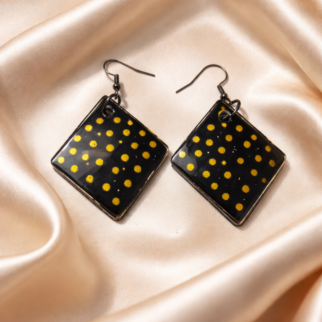 Unique. Handmade earring. One of a kind. Enjoy wearing it !     G04