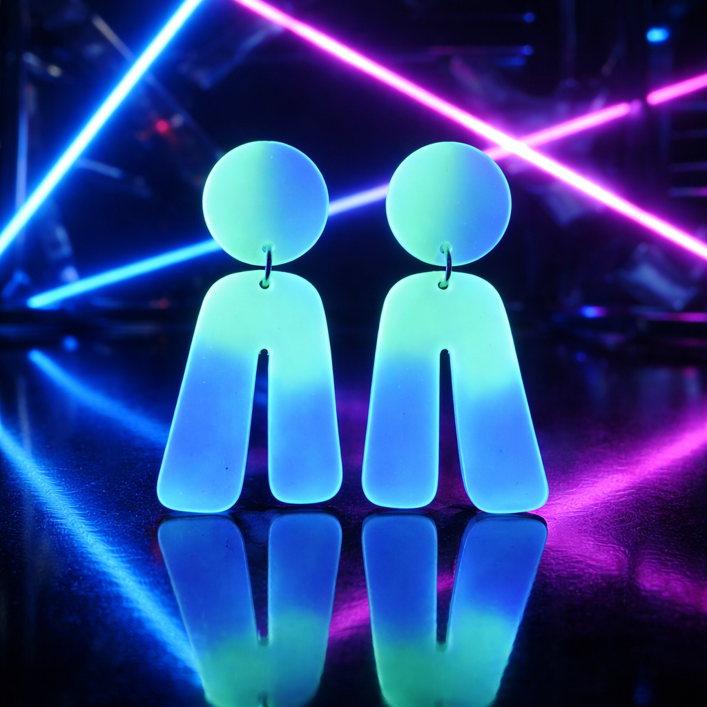 A bold party earring that glows in the dark! You can take me everywhere.  N04