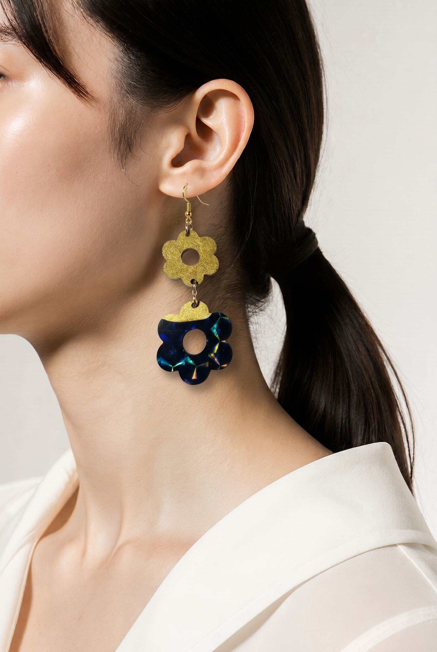 A sophisticated eye catching hand made earring with gold plated hypo-allergenic hooks for a comfy wear.  P02