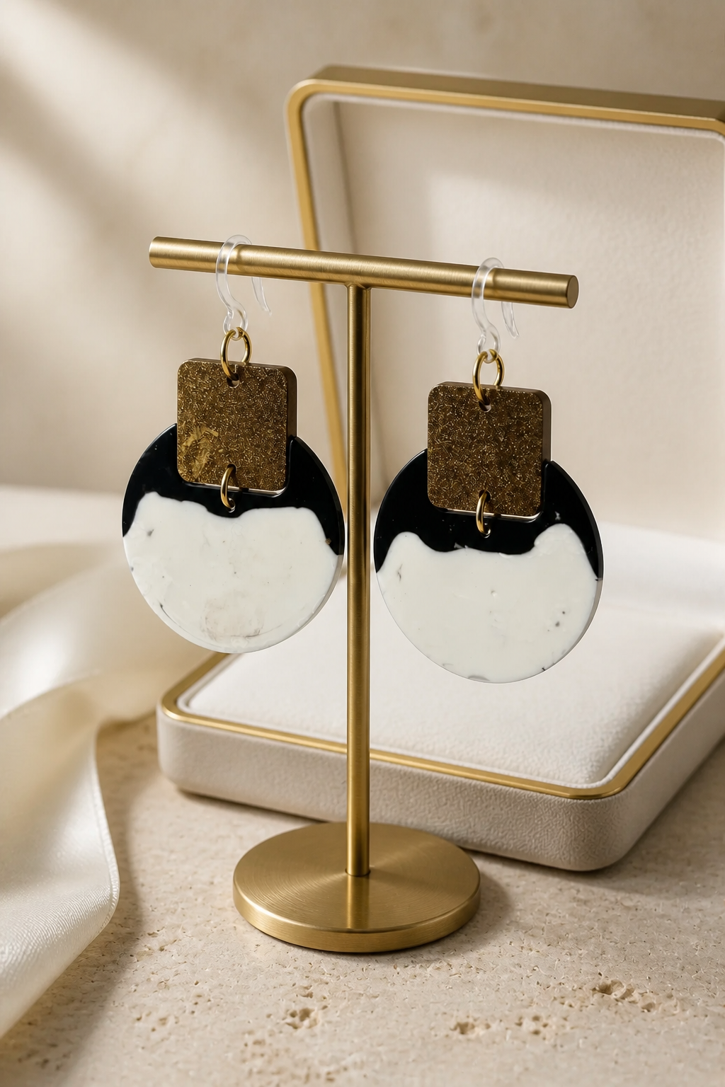 Bold and stylish earring with hypo-allergenic hooks for comfort and hygiene. Take me home.  P06