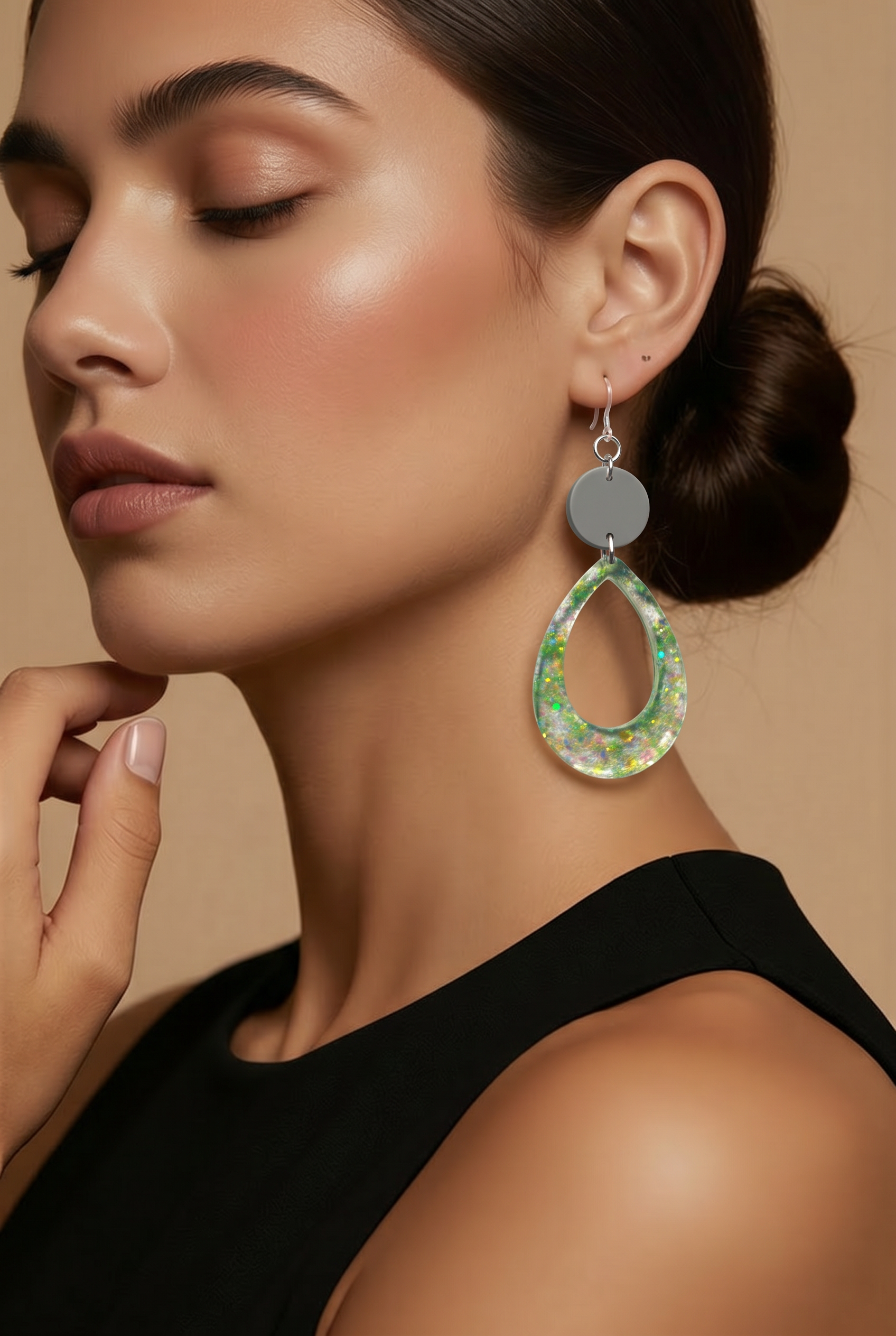 A cool funky party earring that glows in the dark has uv glow and comfy hooks. Beautiful lightweight designed to complement any outfit.    R 015