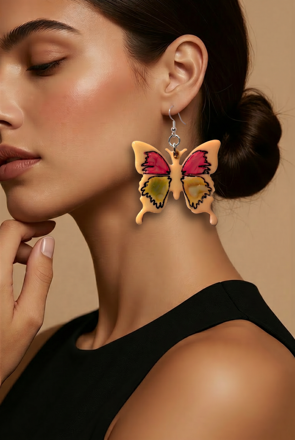 A beautiful glam funky stylish earring, made to stand out and turn heads. Add elegance to your collection . S07