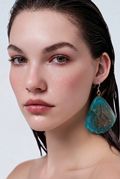 An elegant beautiful lightweight earrings designed to complement any outfit. You will be seen !  S10