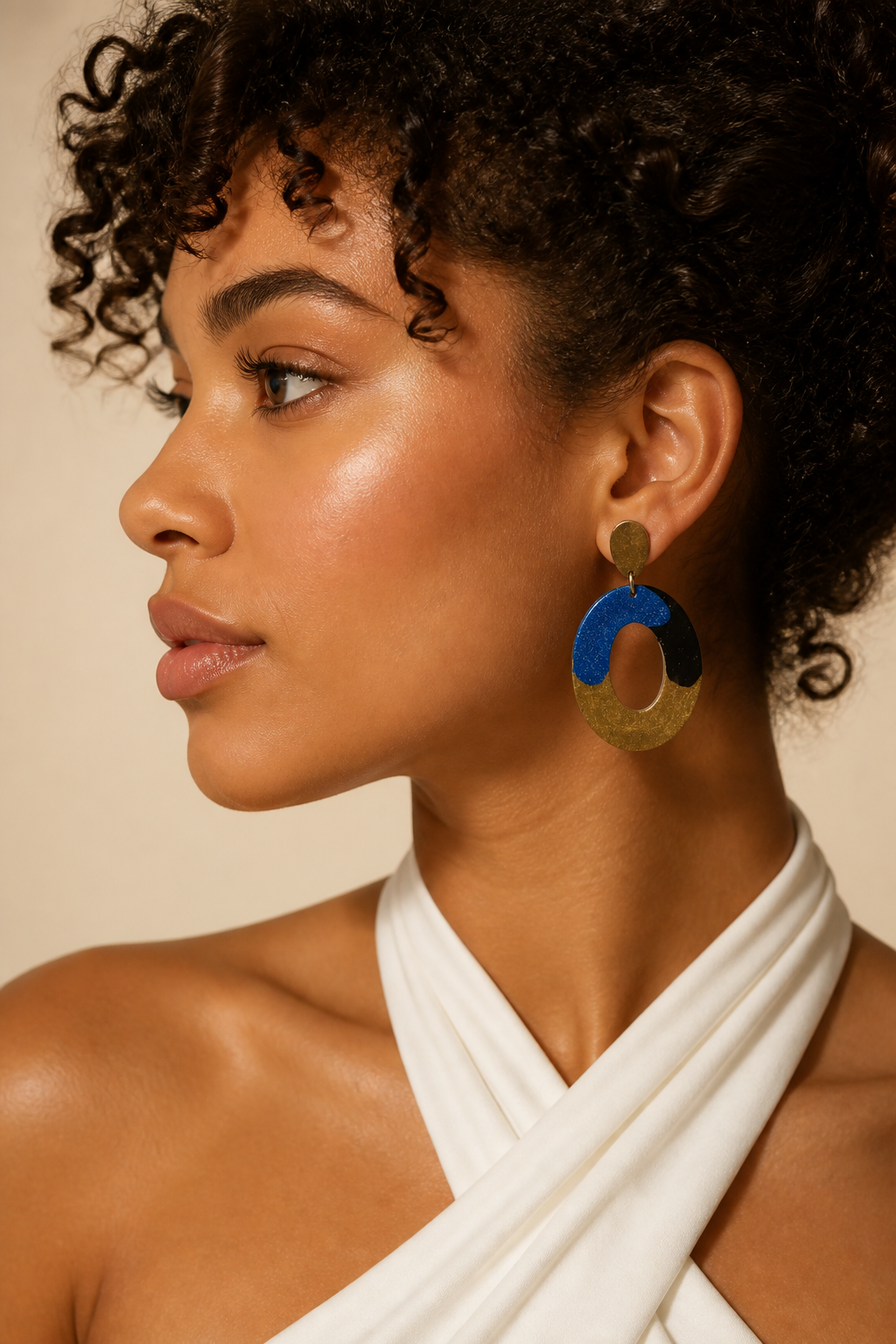 A bold elegant stylish handmade earrings, made to impress and turn heads. Will glam any outfit !  S12