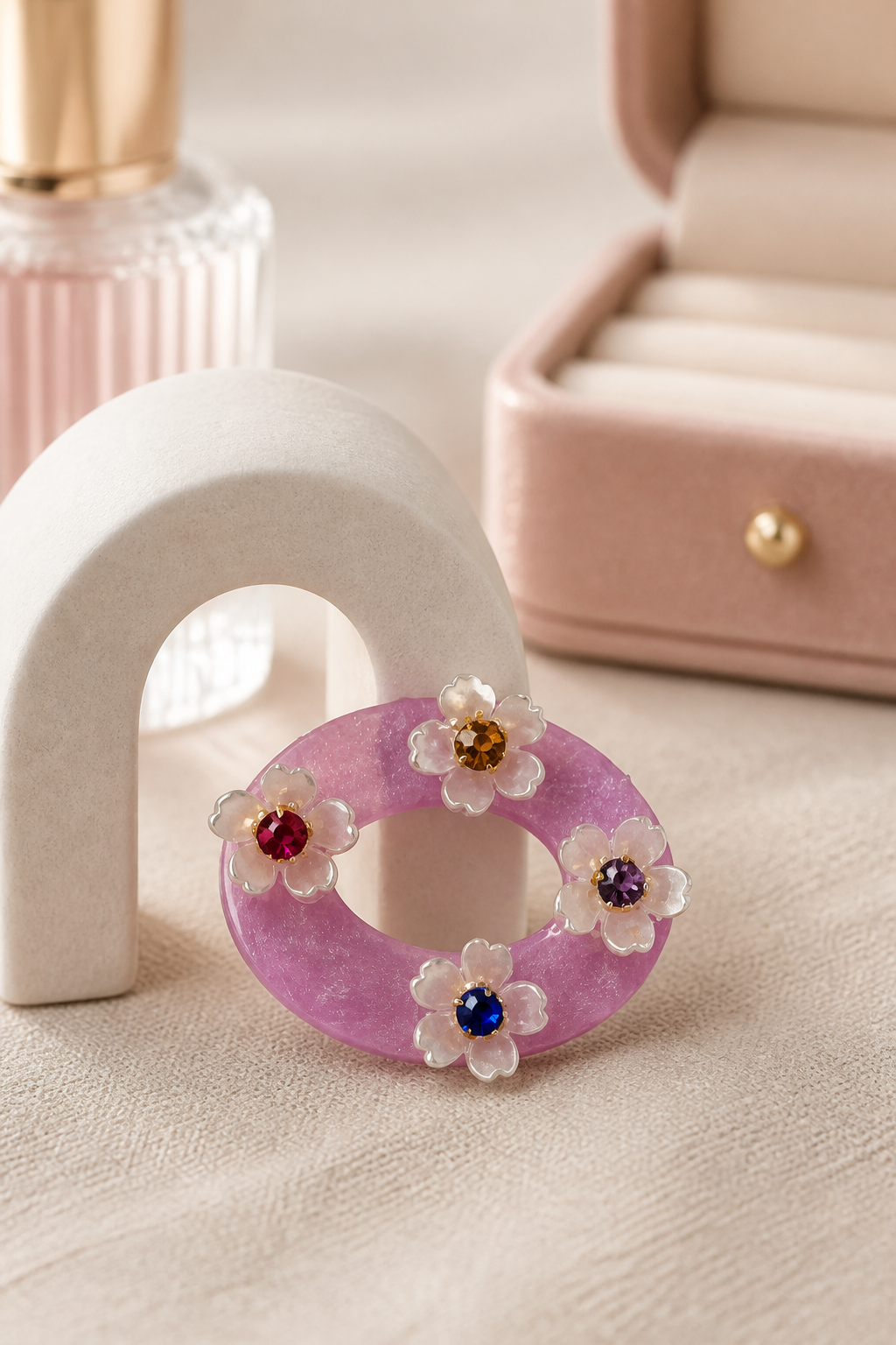 BROOCH. Beautiful classy elegant brooch in pink for that special occasion . Enjoy the difference   BR03 !