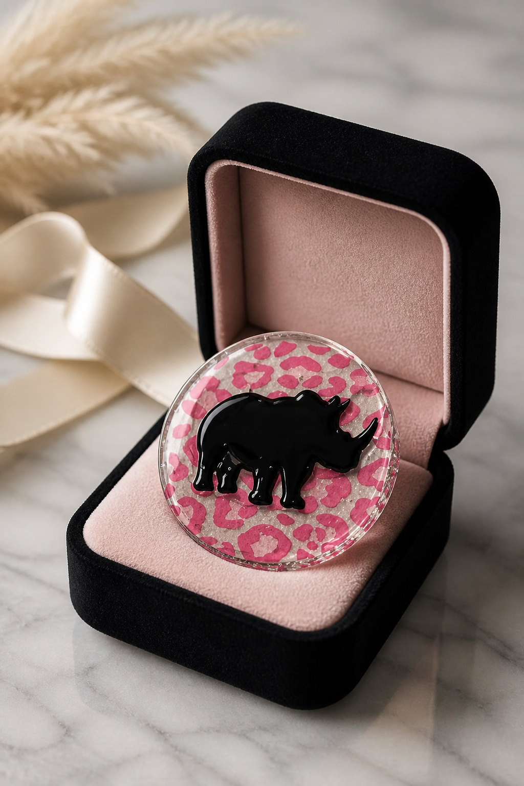 BROOCH. A gorgeous funky handmade brooch to enhance your outfit . Glam your collection with this piece   BR04