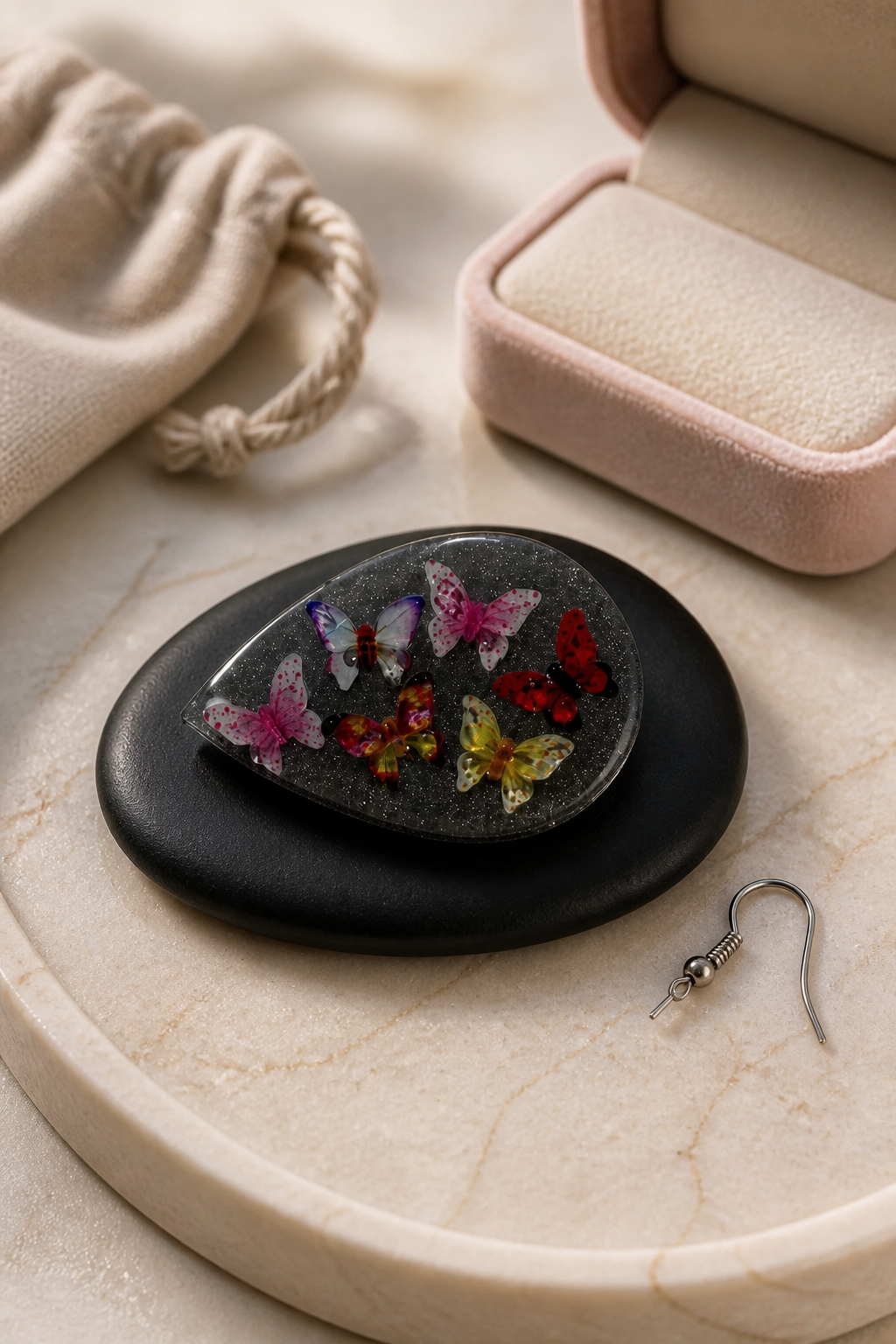 BROOCHES Beautiful and elegant brooch to wear day and night. Wear it often to turn heads  BE13