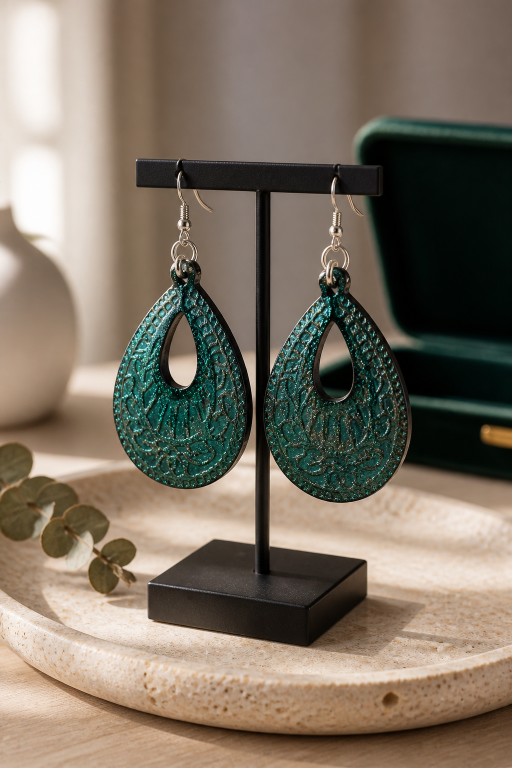 A beautiful glam elegant handmade earring . Only one of this made. take it home before it is sold !    S15