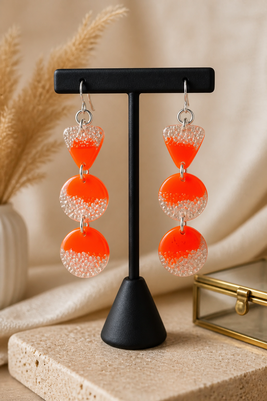 A cool neon UV glow earring to lighten up any party! Hypo-allergenic hooks for comfy elegance . T02