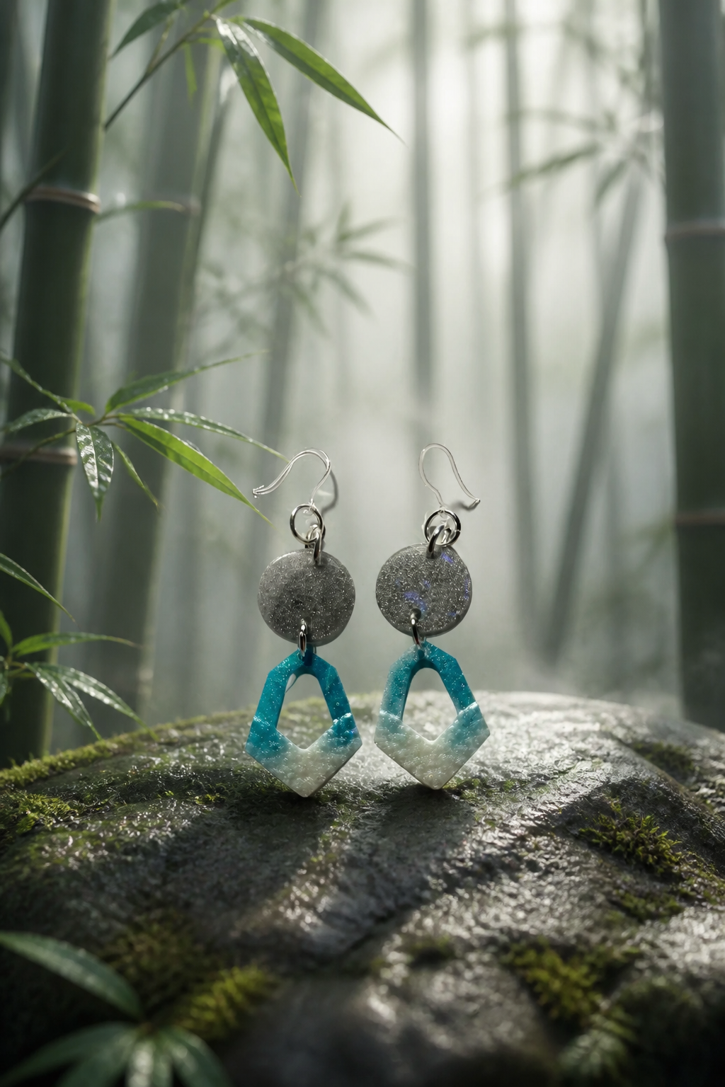 Cool funky chic handmade earrings. They will glam any outfit. Made to enjoy ! T9