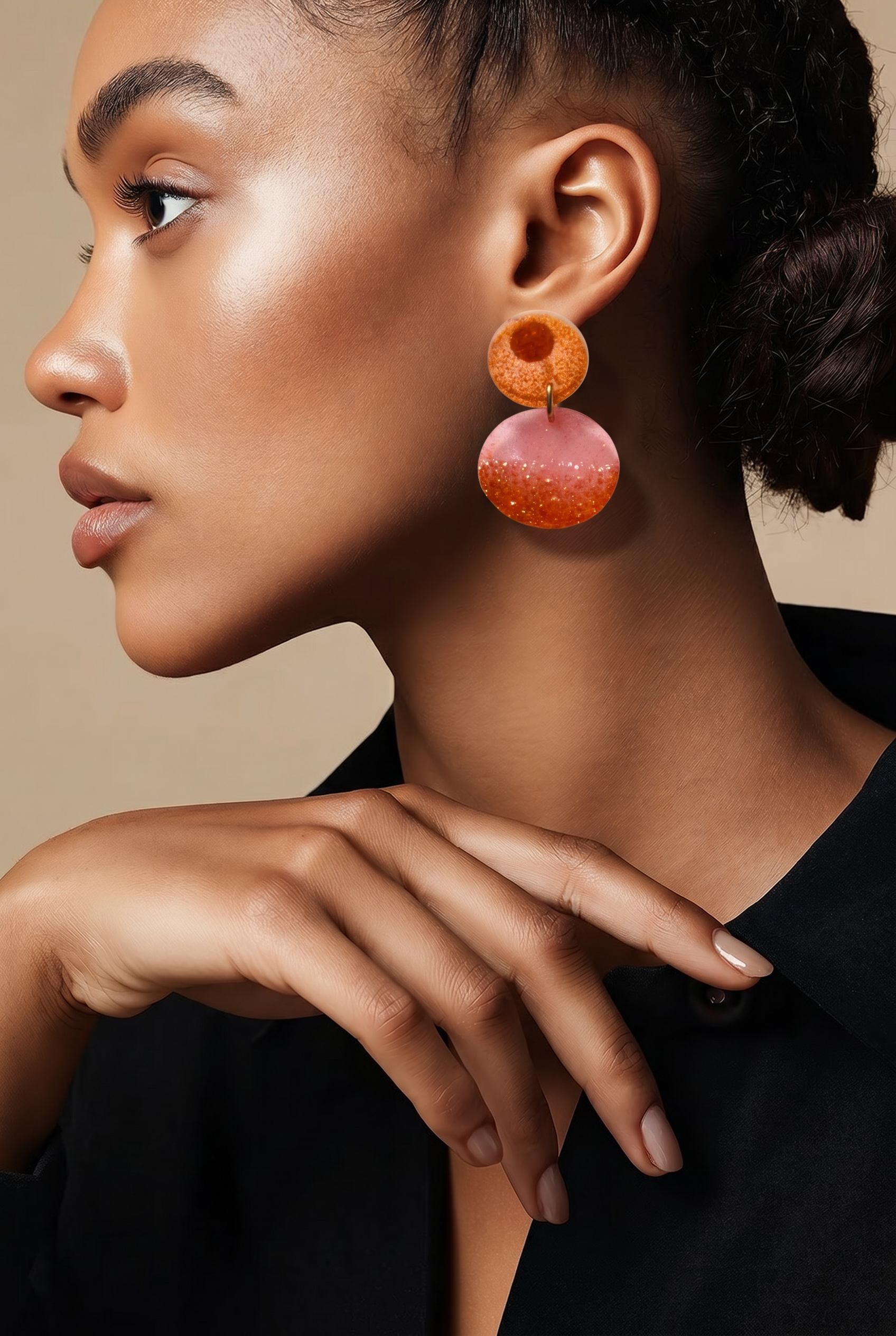 Sweet funky handmade earrings to brighten your outfit and collection. Go on , turn heads where you go with these.they will also glow in the dark . Enjoy the attention ! T010