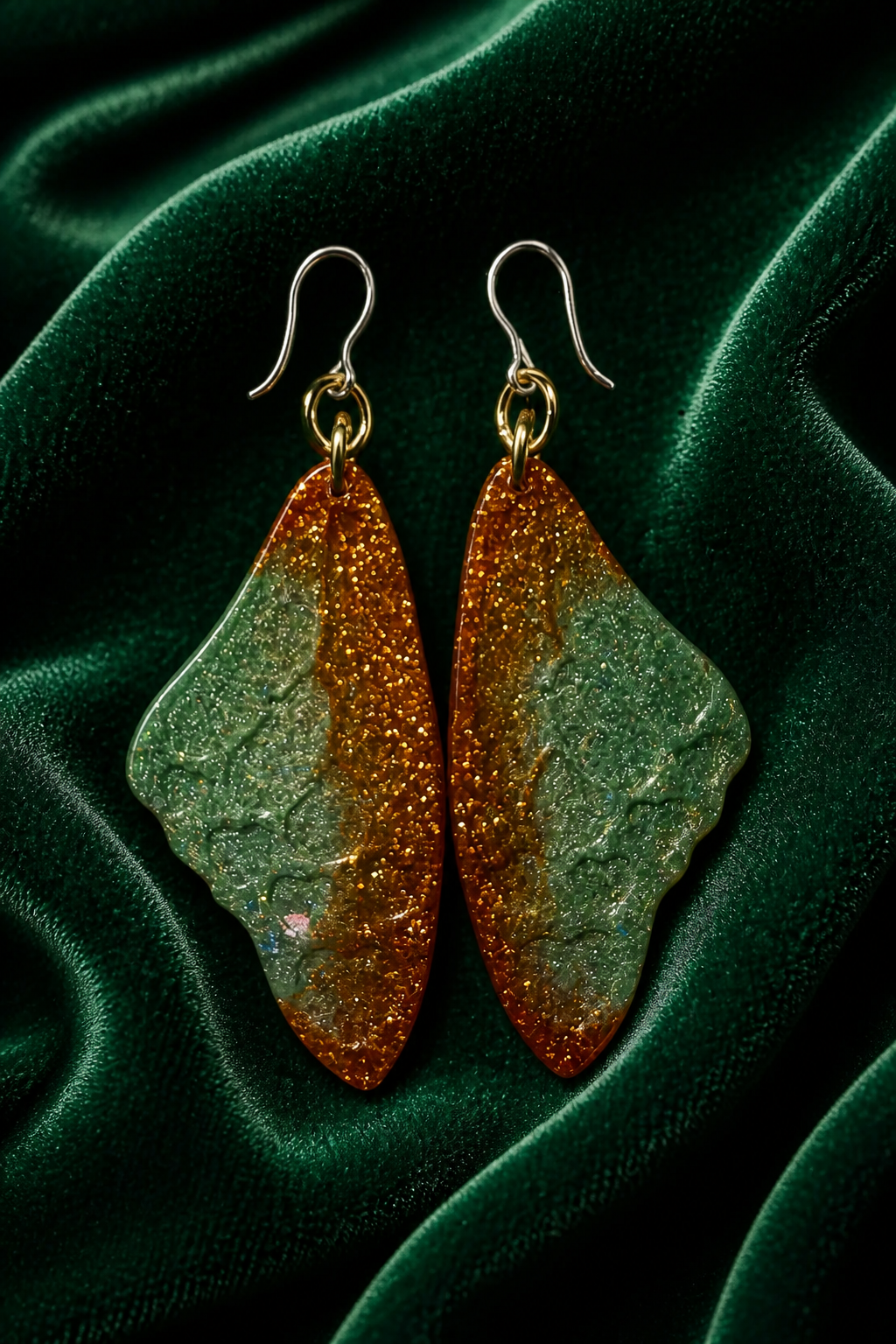 A cool funky glam handmade earring. Made to enjoy wearing, light weight and hypoallergenic.  T012