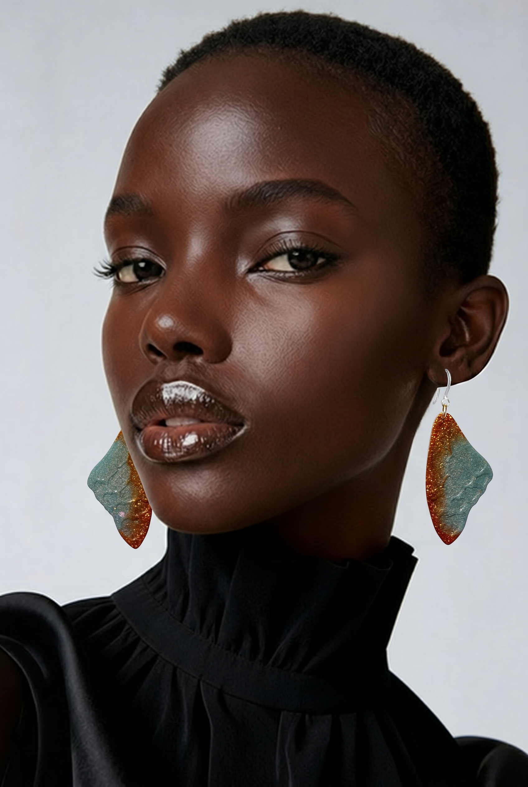 A cool funky glam handmade earring. Made to enjoy wearing, light weight and hypoallergenic.  T012