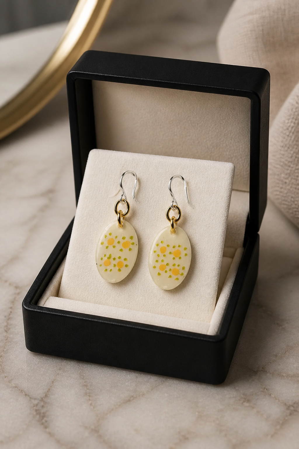 A beautiful elegant sophisticated handmade earring. Crafted to be enjoyed ! Lightweight and comfy. make it yours  T013