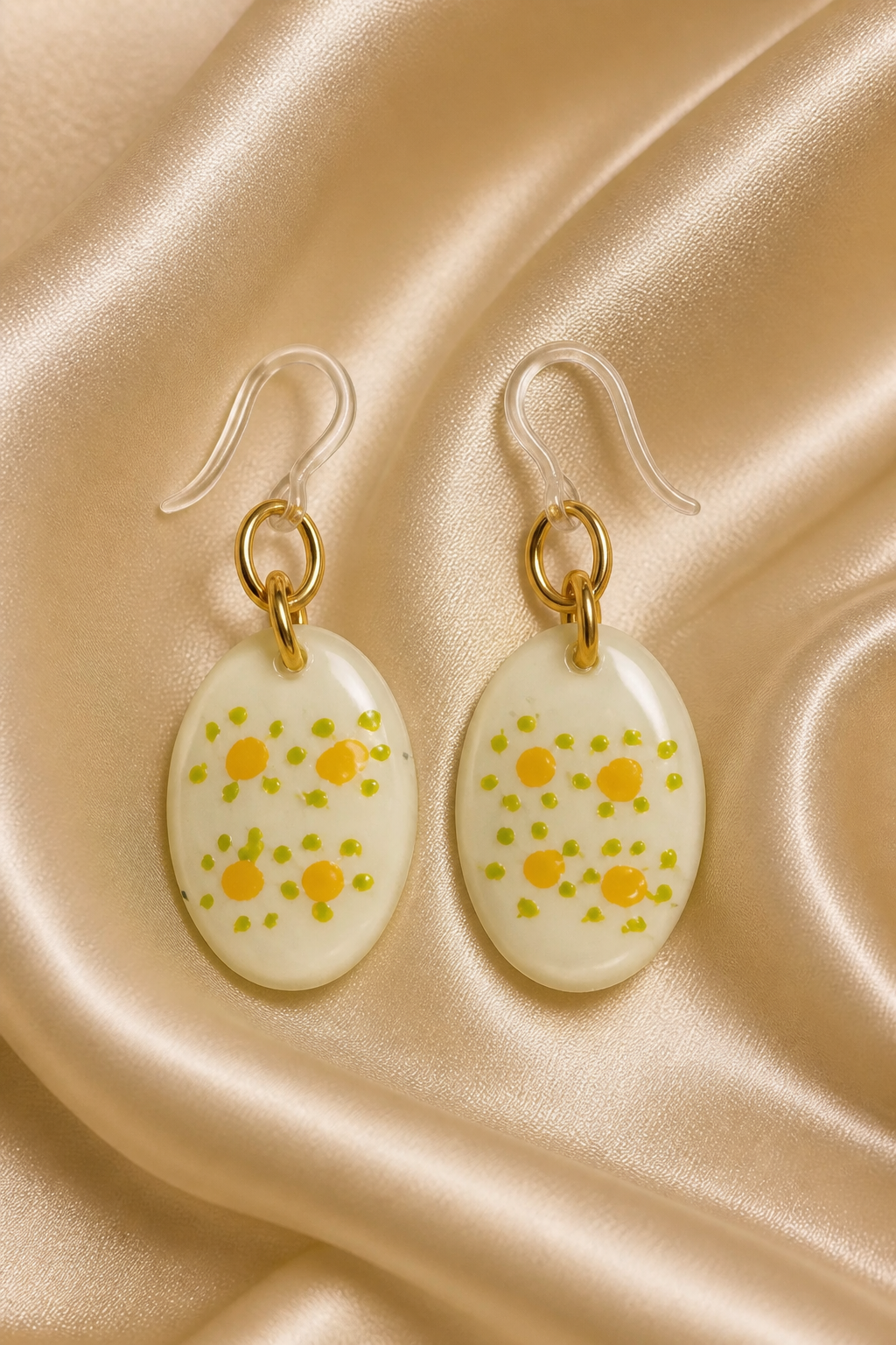 A beautiful elegant sophisticated handmade earring. Crafted to be enjoyed ! Lightweight and comfy. make it yours  T013