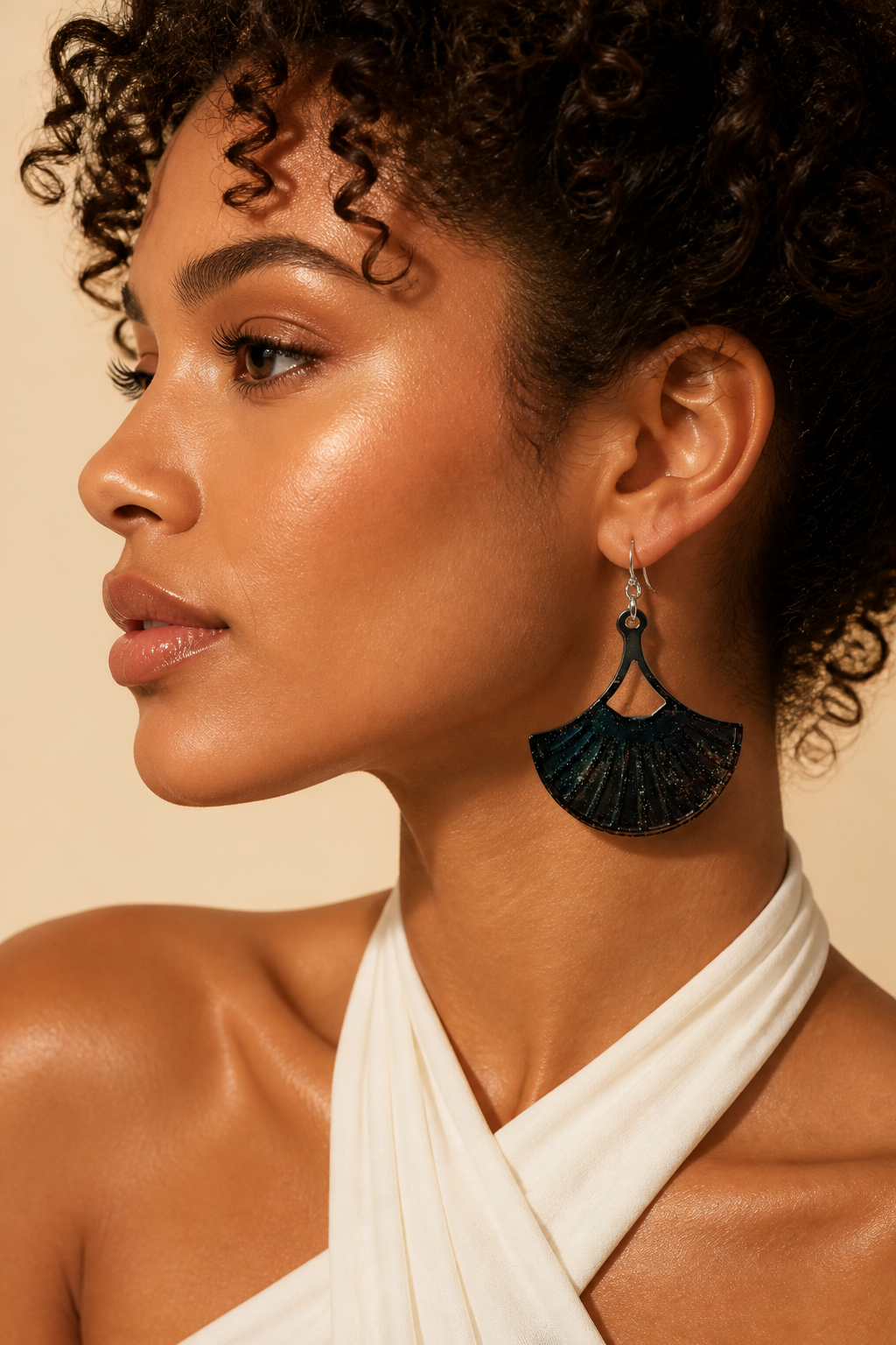 A beautiful elegant handmade hypo-allergenic earring. Made to turn heads. V05