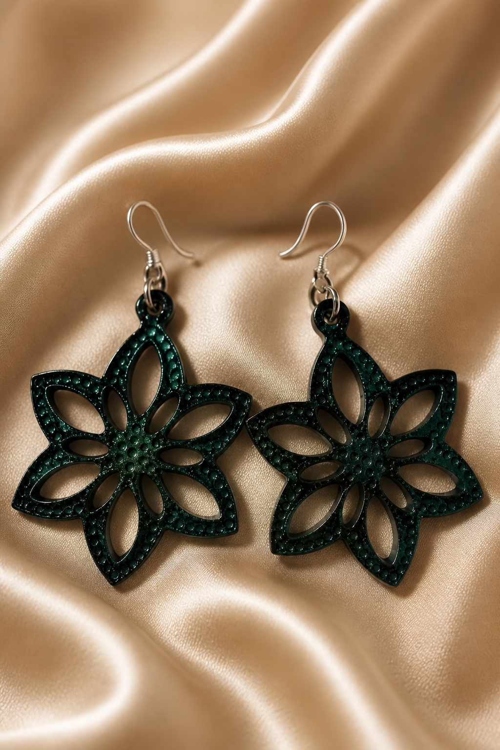 Classic stylish elegance, handmade hypo-allergenic eariings. made to impress and turn heads. V06
