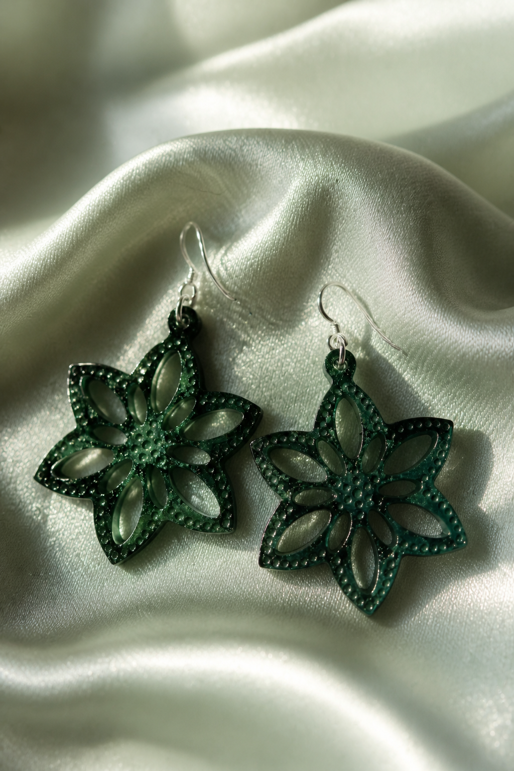 Classic stylish elegance, handmade hypo-allergenic eariings. made to impress and turn heads. V06