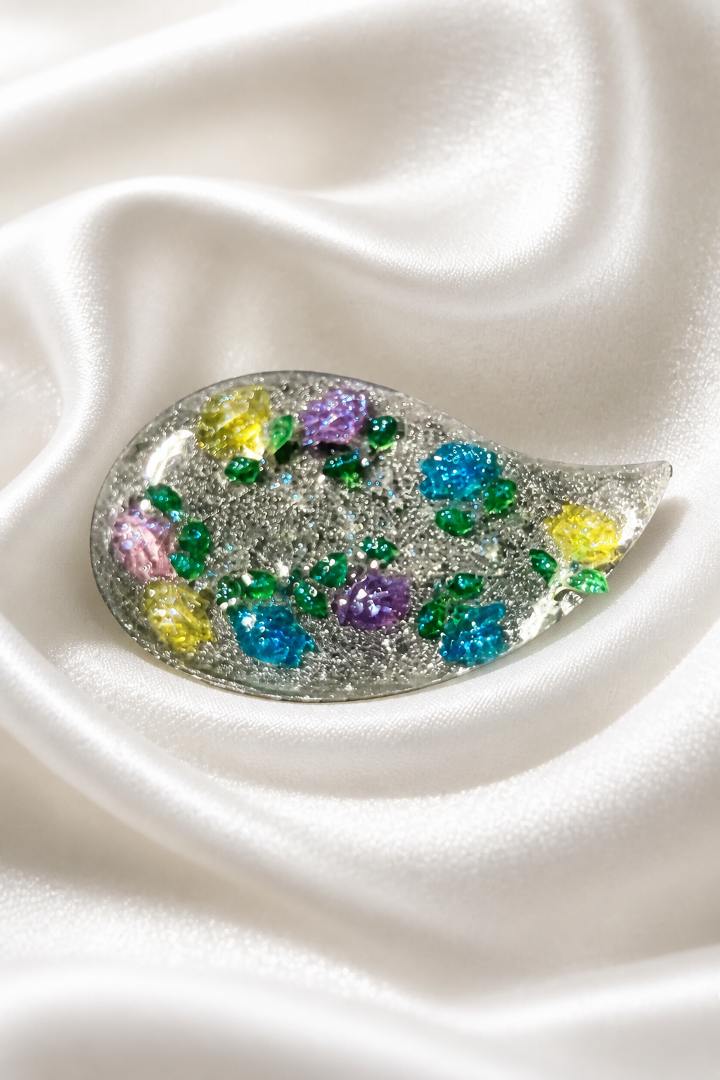 Brooches: Classic stylish elegance, handmade brooch, to turn heads .