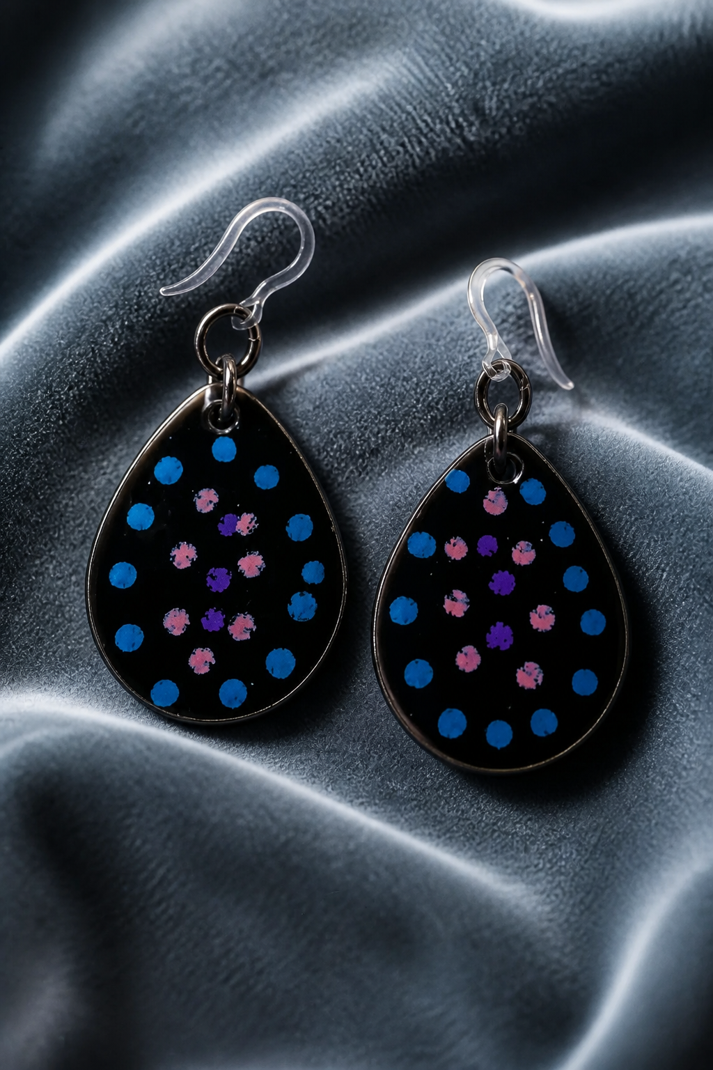 Beautiful classic elegance, hypo-allergenic handmade earrings. You know you deserve these. V11
