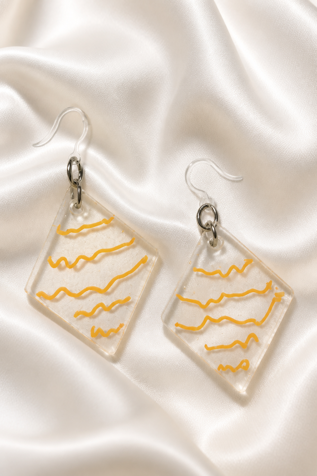 A beautiful stylish hypo-allergenic handmade earring. You know you deserve this set , so make it yours. V14