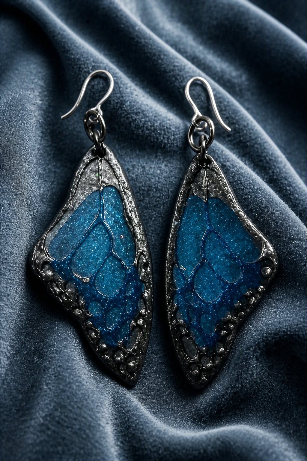 A cool stylish funky hypo-allergenic handmade earring. Your ears are begging for these, trust me ! take them now.  H03
