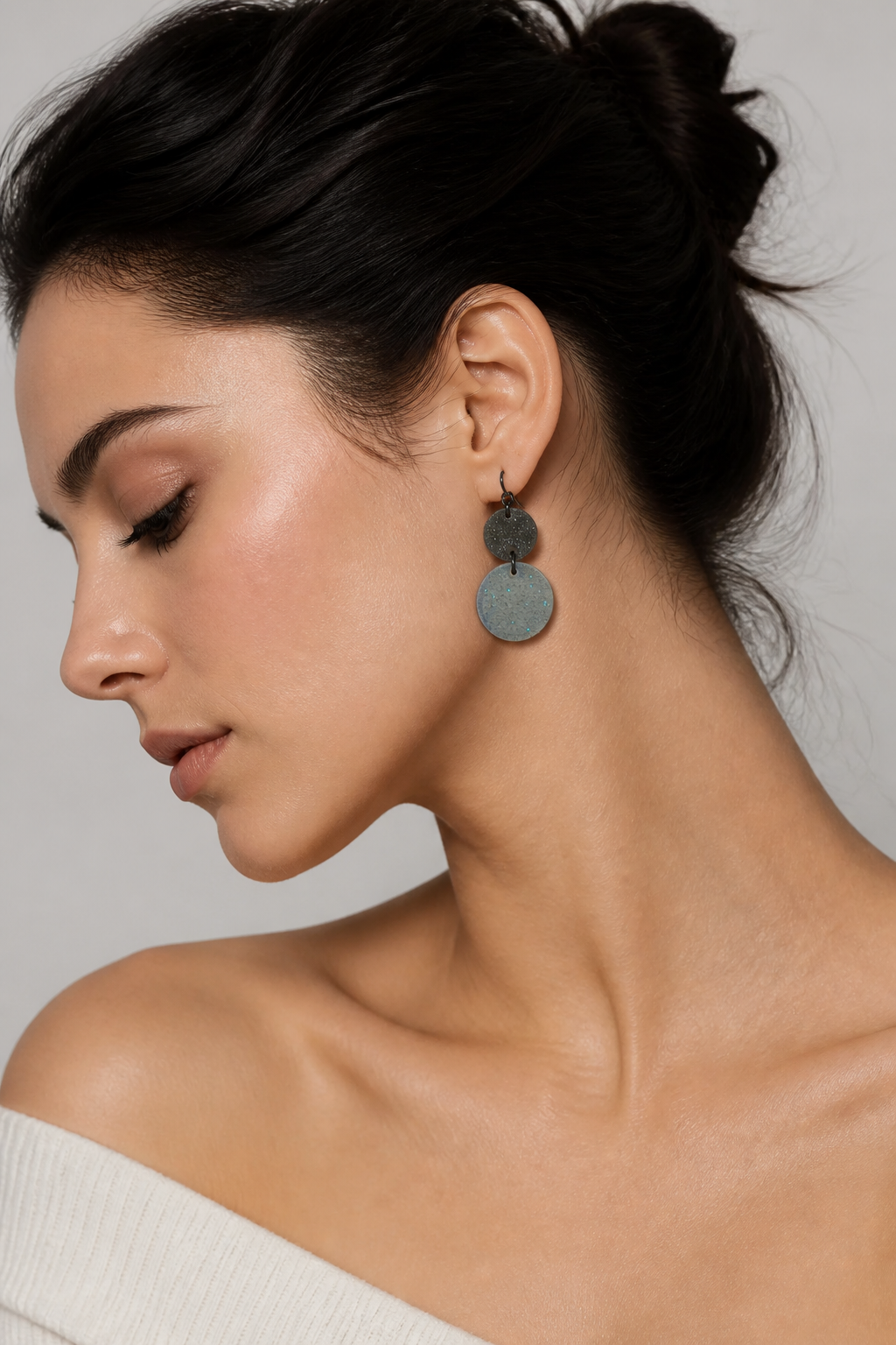 Beautiful elegance. A hypo-allergenic handmade earring.You know you deserve this set, so make it yours before it is gone . only one set made.      G10