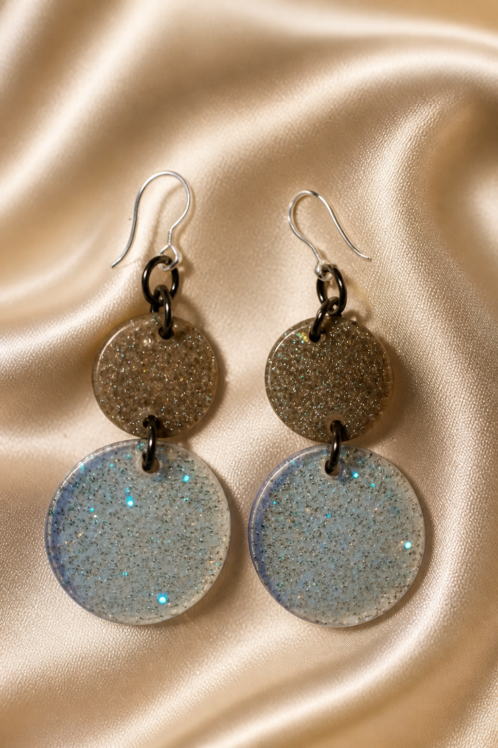 Beautiful elegance. A hypo-allergenic handmade earring.You know you deserve this set, so make it yours before it is gone . only one set made.      G10