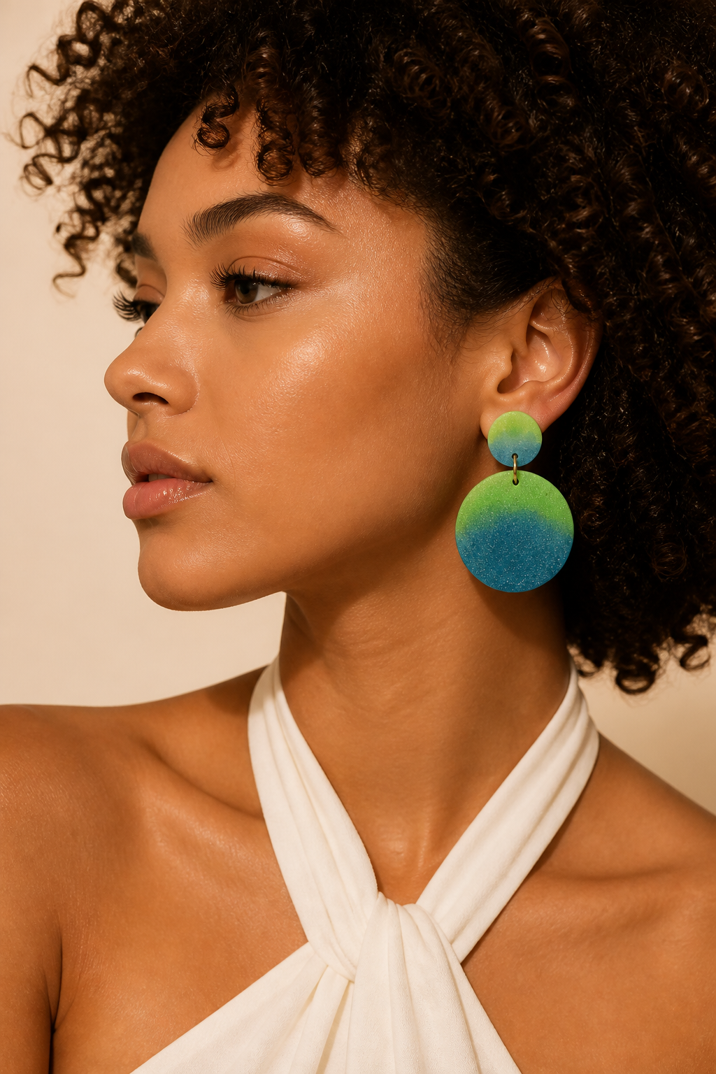An absolute Party Earring. A handmade earring that glow in the dark and UV lights. No one can miss you on the dancefloor. Be seen and enjoy the parties!    G07