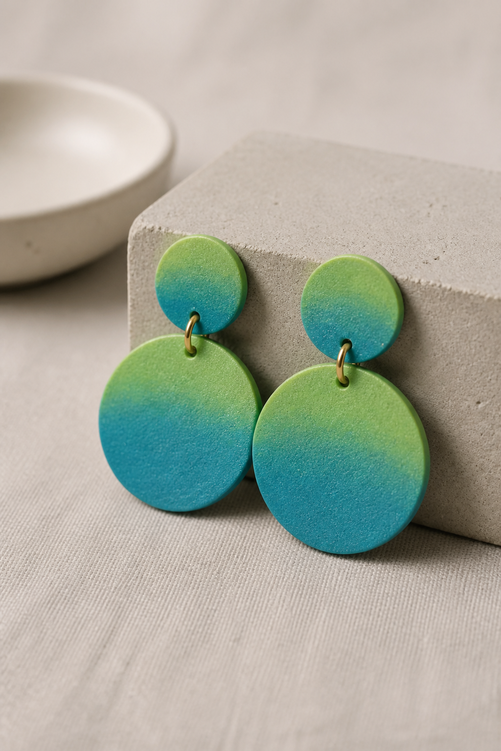 An absolute Party Earring. A handmade earring that glow in the dark and UV lights. No one can miss you on the dancefloor. Be seen and enjoy the parties!    G07