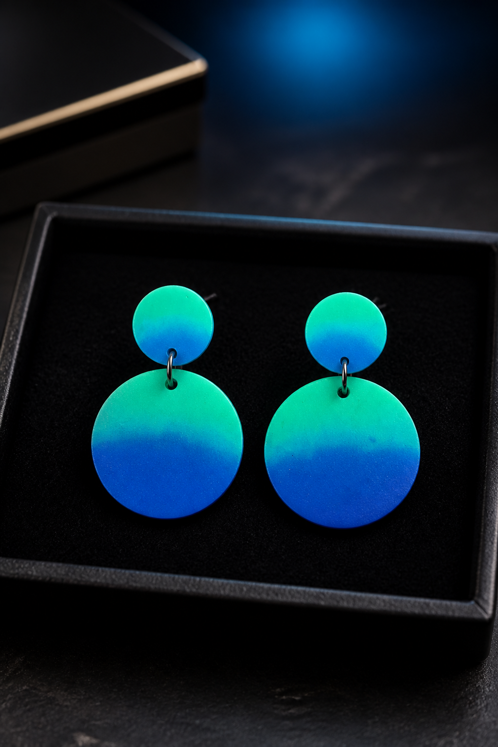 An absolute Party Earring. A handmade earring that glow in the dark and UV lights. No one can miss you on the dancefloor. Be seen and enjoy the parties!    G07