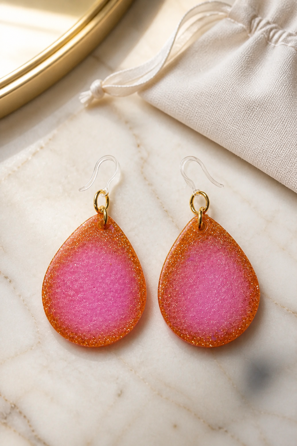 Cool funky elegance. Handmade hypo-allergenic earrings. POV : " I thought I was cool.... then I saw your earrings !   G06