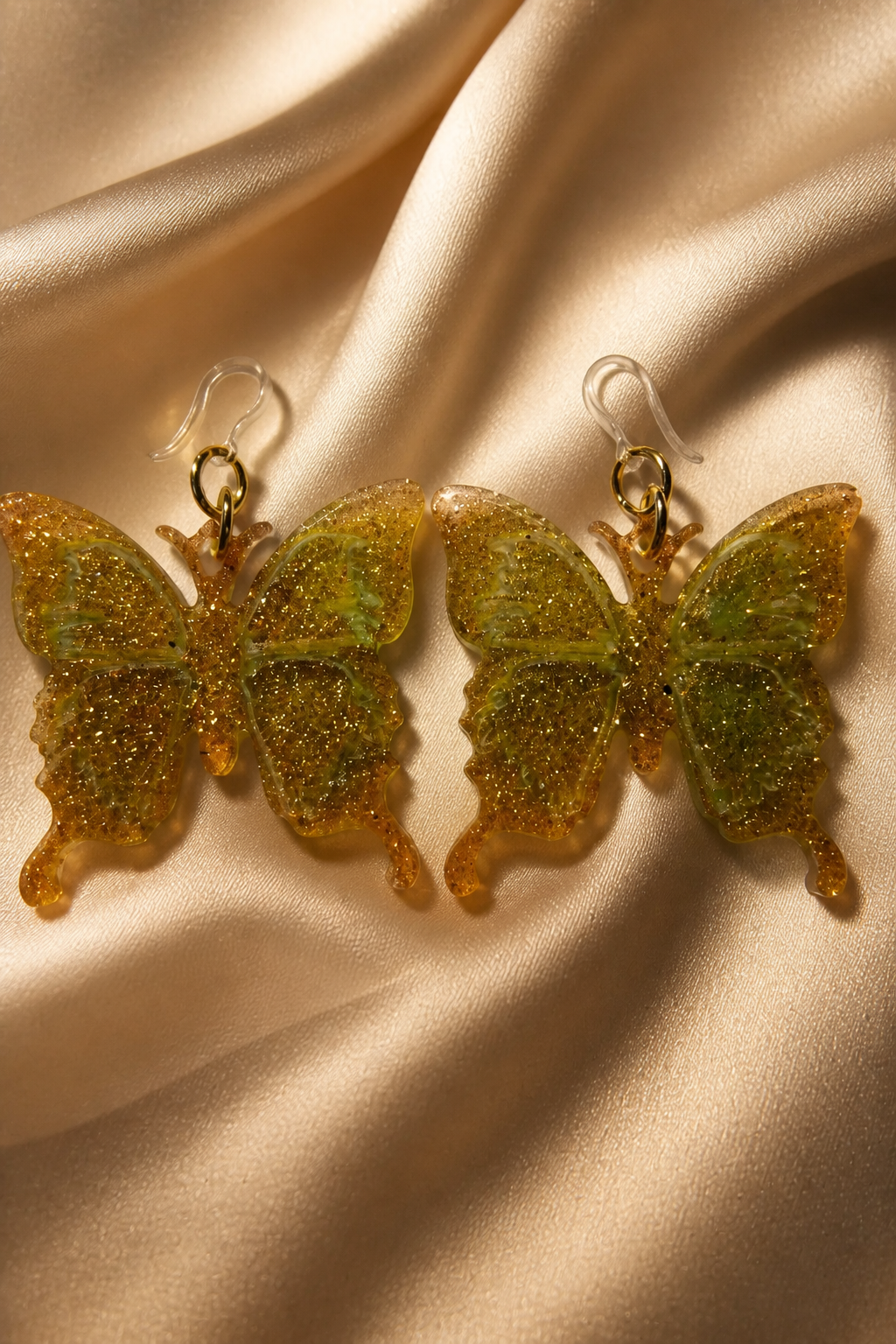 Beautiful stylish elegance . Handmade hypo-allergenic earring. Flutter your style before it flies away.    F07