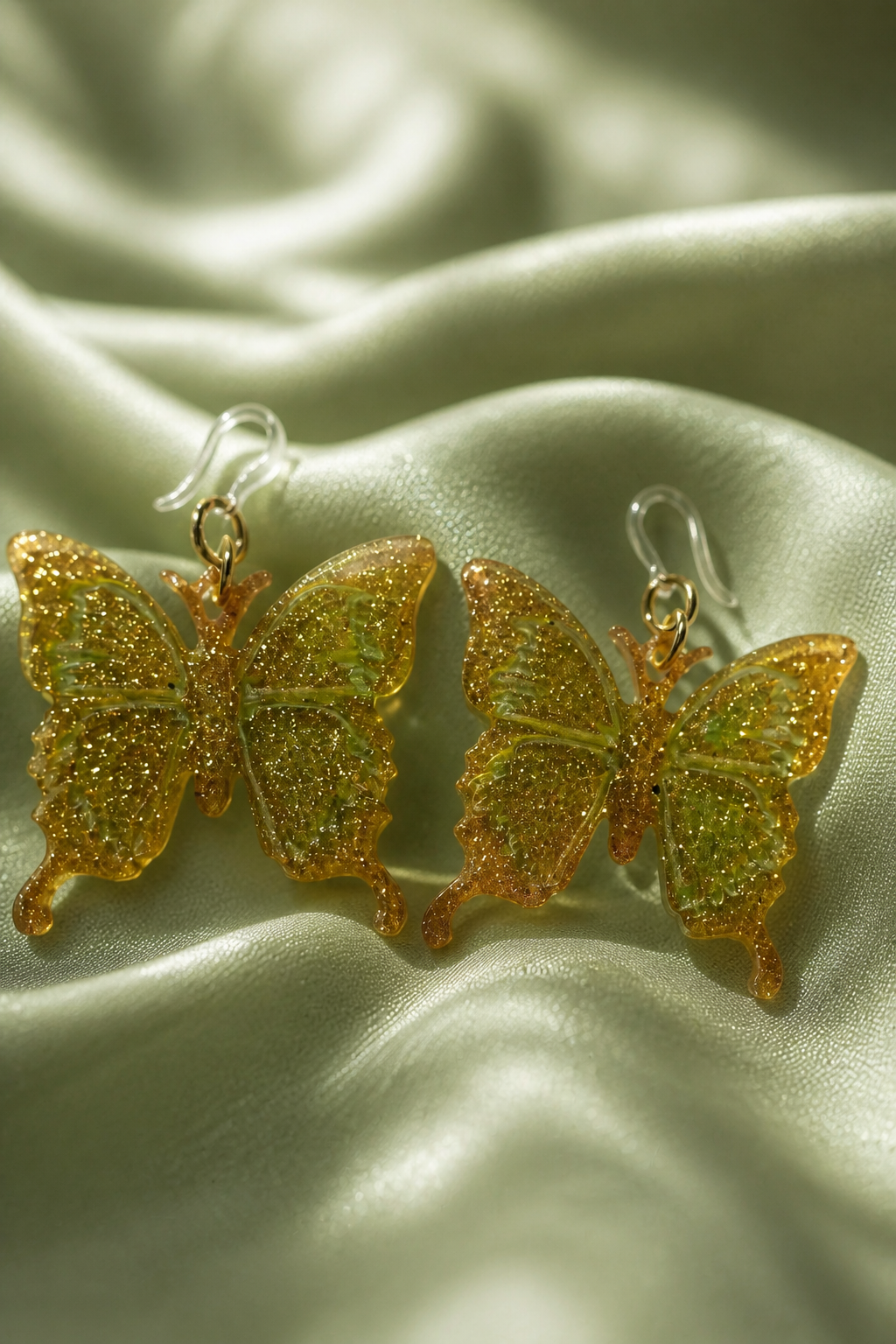 Beautiful stylish elegance . Handmade hypo-allergenic earring. Flutter your style before it flies away.    F07