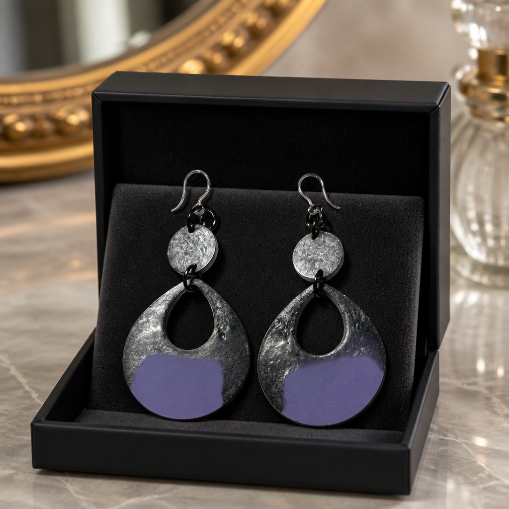 Beautiful chic handmade hypo-allergenic earrings to add elegance and versatility to your wardrobe. . It can be yours.     E09
