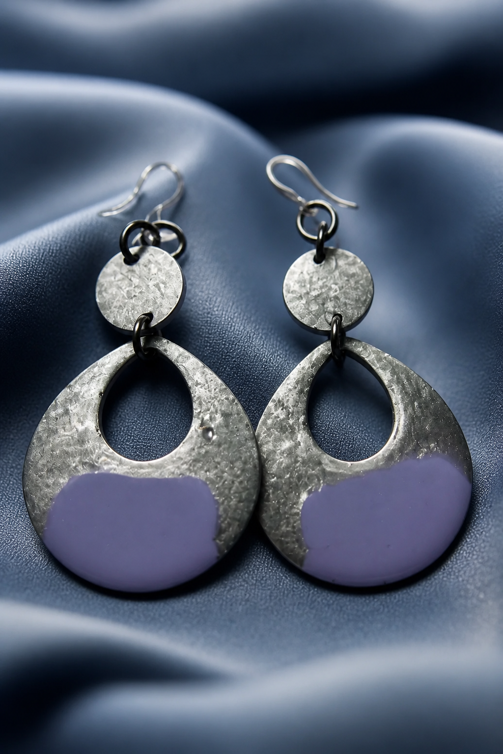 Beautiful chic handmade hypo-allergenic earrings to add elegance and versatility to your wardrobe. . It can be yours.     E09