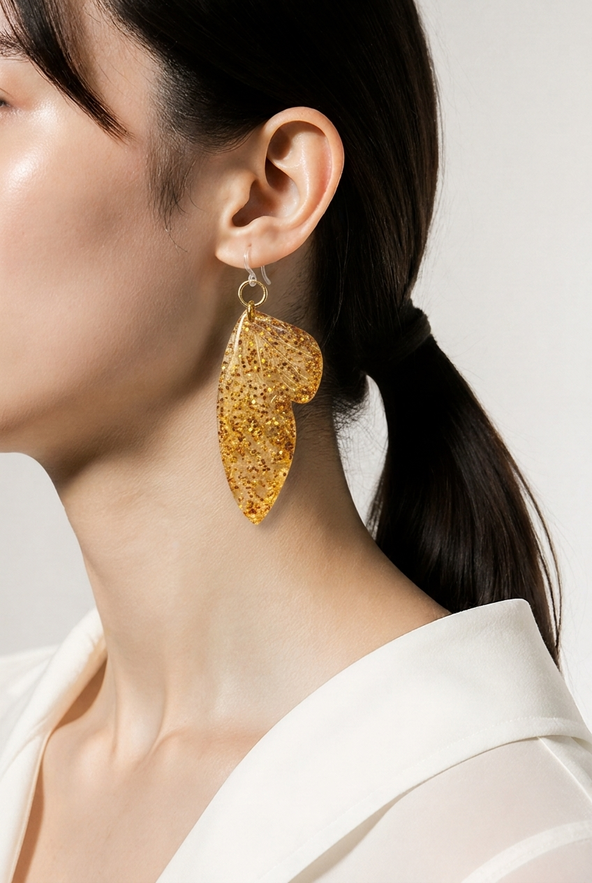 Beautiful elegant and stylish handmade hypo-allergenic earrings. Lightweight, perfest for daily wear. Make it yours !      E04