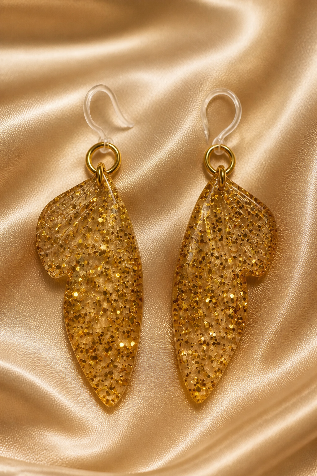 Beautiful elegant and stylish handmade hypo-allergenic earrings. Lightweight, perfest for daily wear. Make it yours !      E04