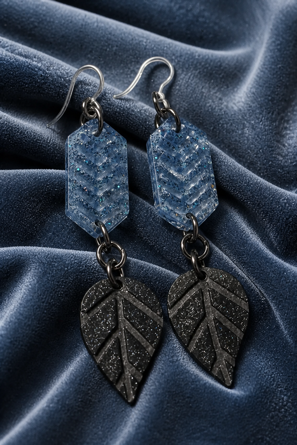 A beautiful beauty. Handmade hypo-allergenic earrings . Turn heads with these. Especially made for the elegant stylish You !  E02
