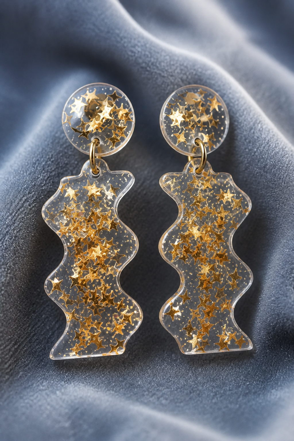 A chic elegant handmade party earring with UVglow. Made to turn heads and to be seen . Glam your collection      D03