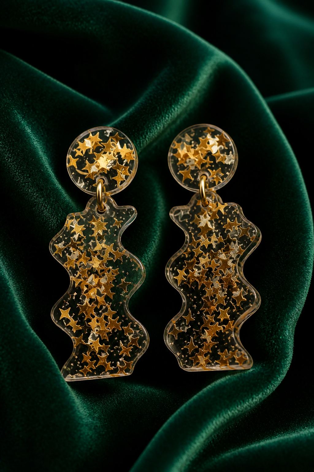 A chic elegant handmade party earring with UVglow. Made to turn heads and to be seen . Glam your collection      D03