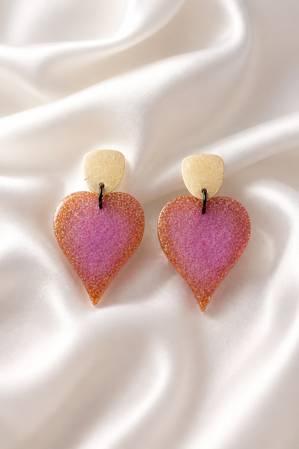 Funky unique handmade earring for one classy lady ! Turn heads with this set . You deserve it !     C05