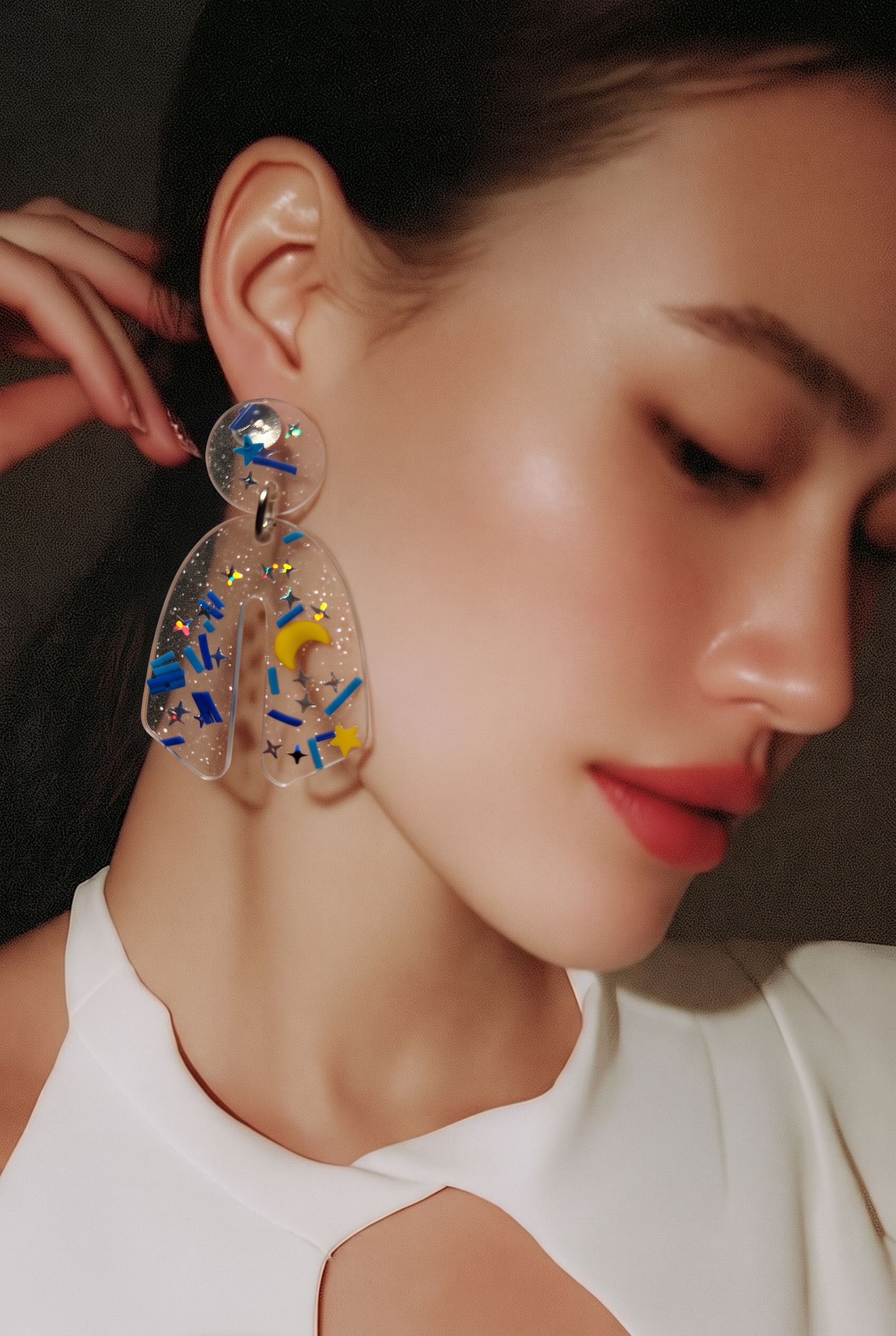 Beautiful party earrings with UV glow. Sparkle any party and turn heads with this set. Be the star !   C02