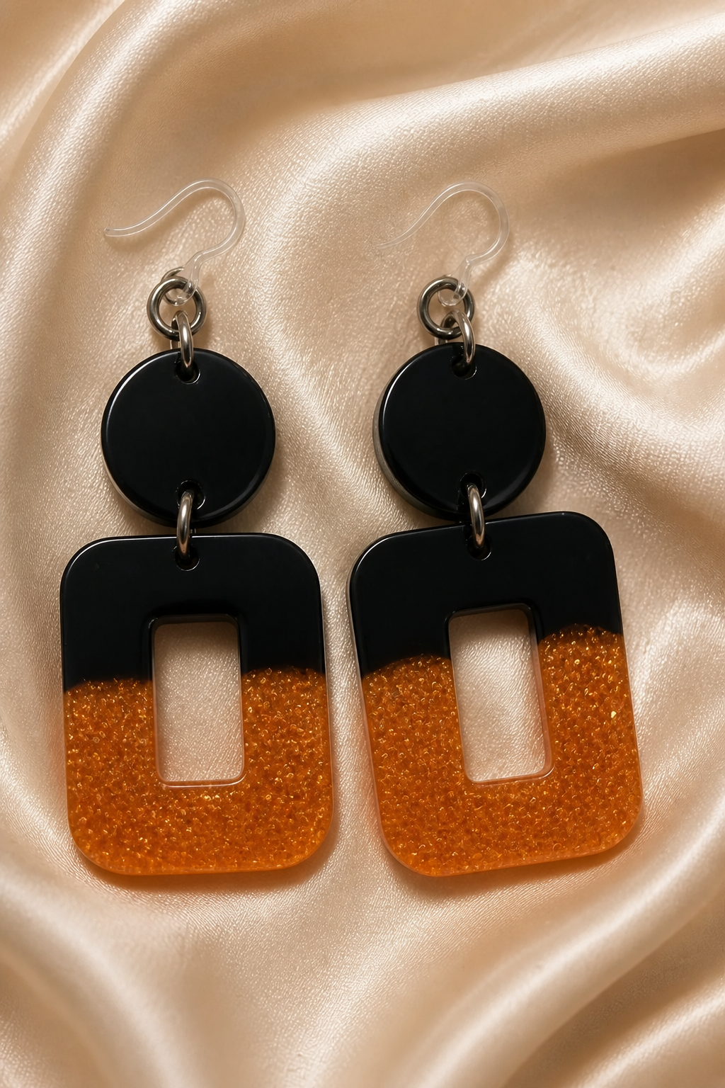 Beautiful glam and stylish handmade earrings , lightweight with comfy hypo-allergenic hooks. Making style easy ! You need this set , take it home..   B10
